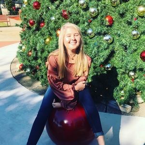 Meet your Posher, Hannah